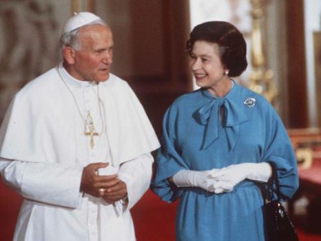 Elizabeth II et les papes