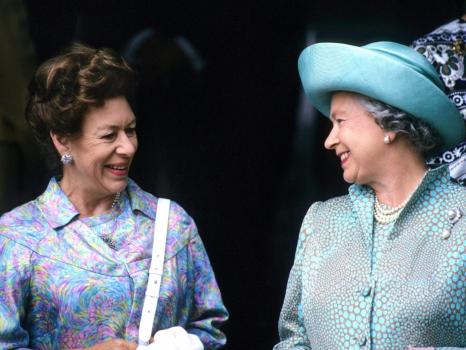 Elizabeth II et Margaret : deux soeurs pour une couronne